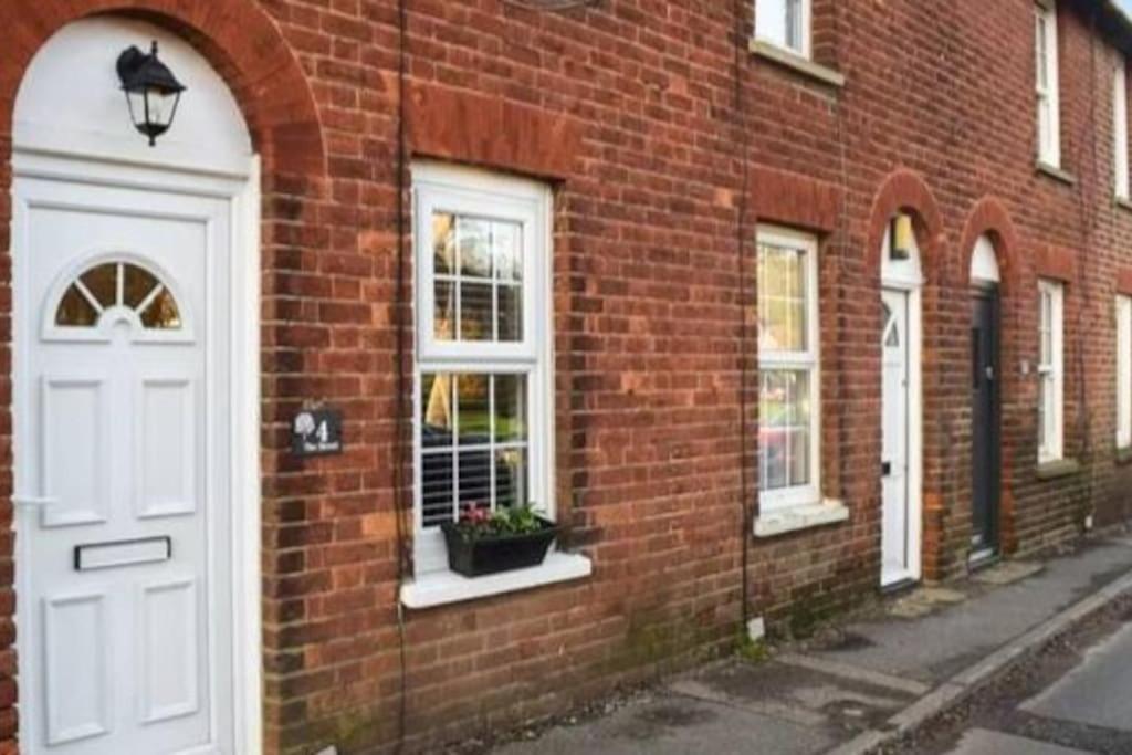 Beautiful Renovated Cottage In Mersham Ashford Kent Buitenkant foto